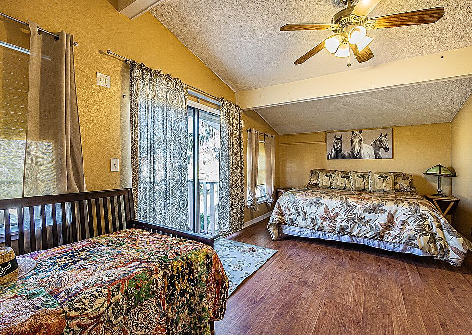 1st image of 114 Sands Point Dr