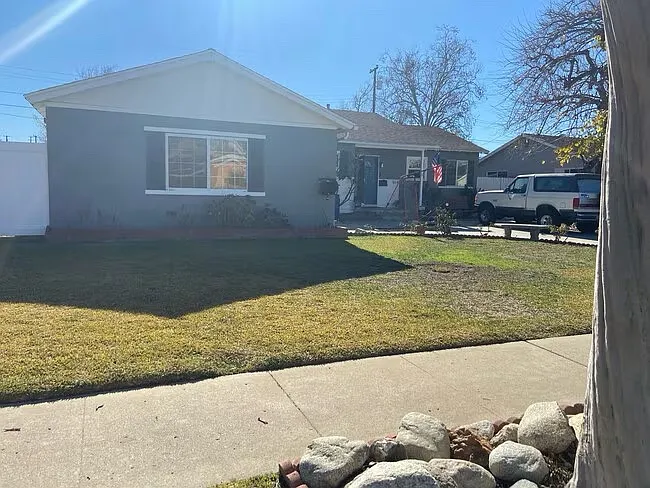 3 bed, 1341 sqft, $4,100 — Photo 2