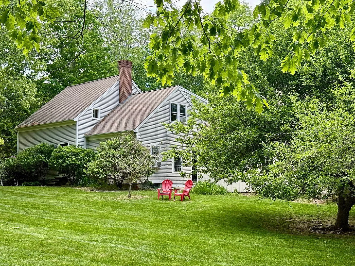 3 bed, 2.0 bath, 2800 sqft, $4,200 — Photo 1
