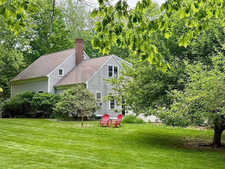 11 Hobbs Rd — Photo 1
