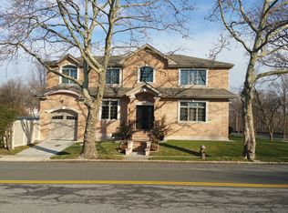 20317 56th Ave, Oakland Gardens, NY 11364