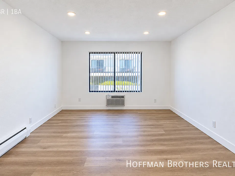 6561 Fulton Ave #4