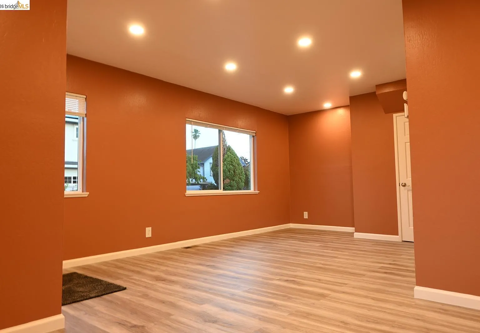 4 bed, 2.5 bath, 2200 sqft, $8,000 — Photo 4