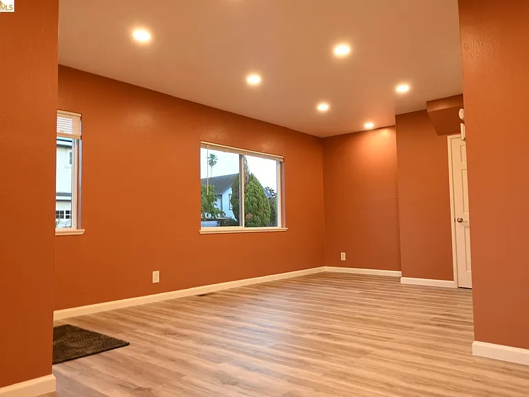 1316 Russell St — Photo 4