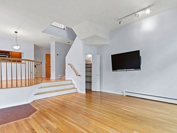 4th image of 336 Harvard St APT E