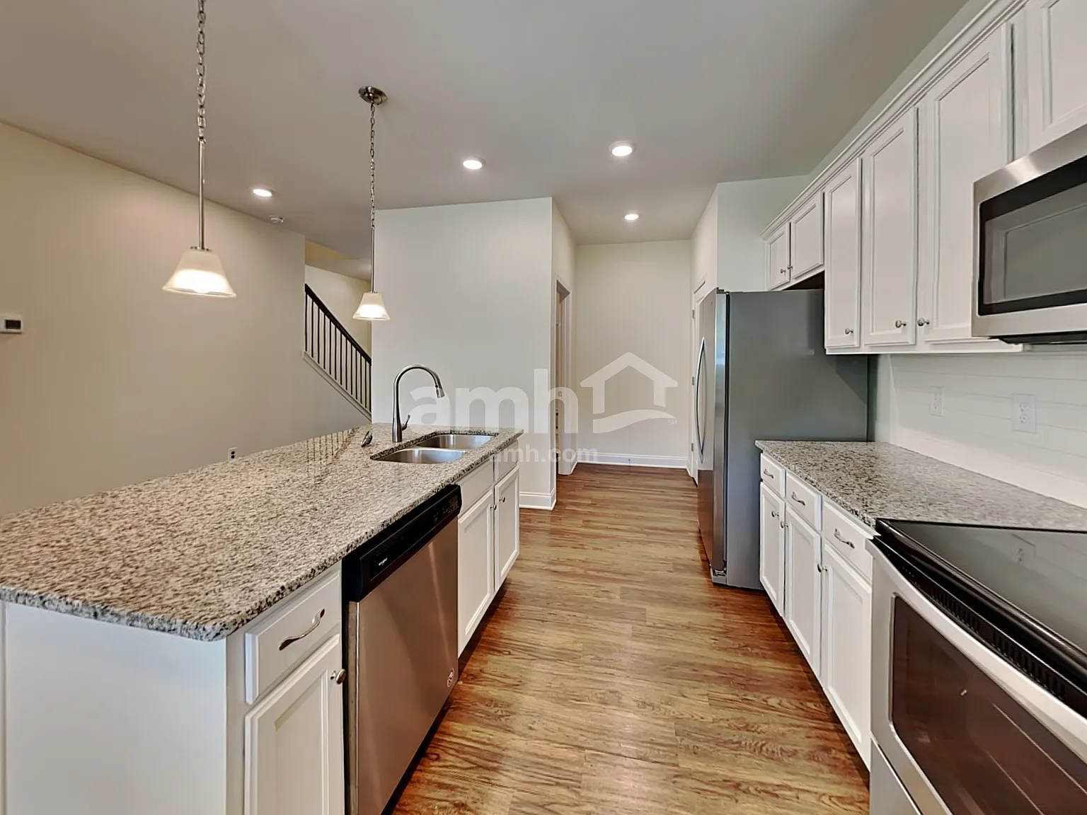 4 bed, 2.5 bath, 2401 sqft, $2,410 — Photo 4