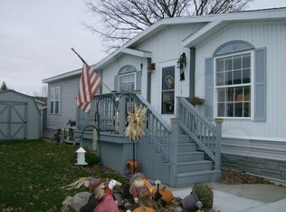 11423 N Lake Dr, Fenton, MI