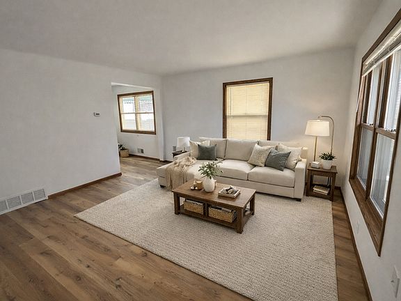 4th image of 4748 4th Ave S #2