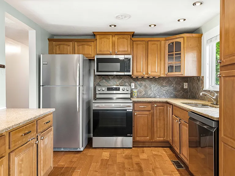 4195 Burningtree Rd — Photo 13