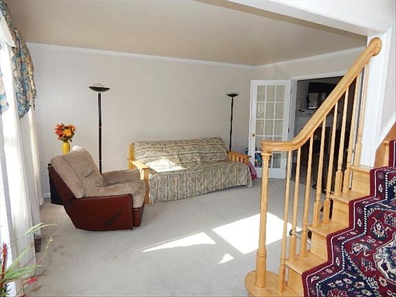 4th image of 645 Fraser Dr