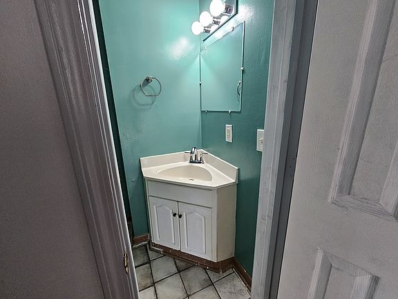 5th image of 1814A Arthur Ave