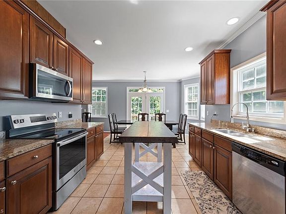 4th image of 3910 Filton Dr