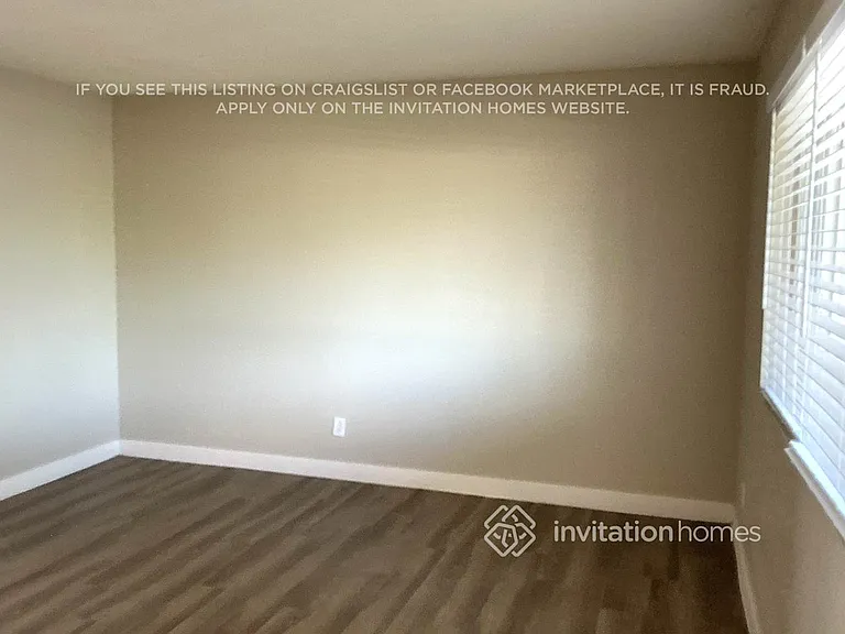1249 E 8th St — Photo 3