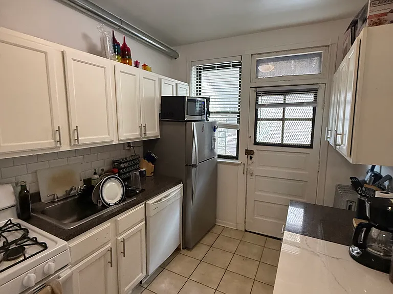 711 W Wellington Ave #2 — Photo 6