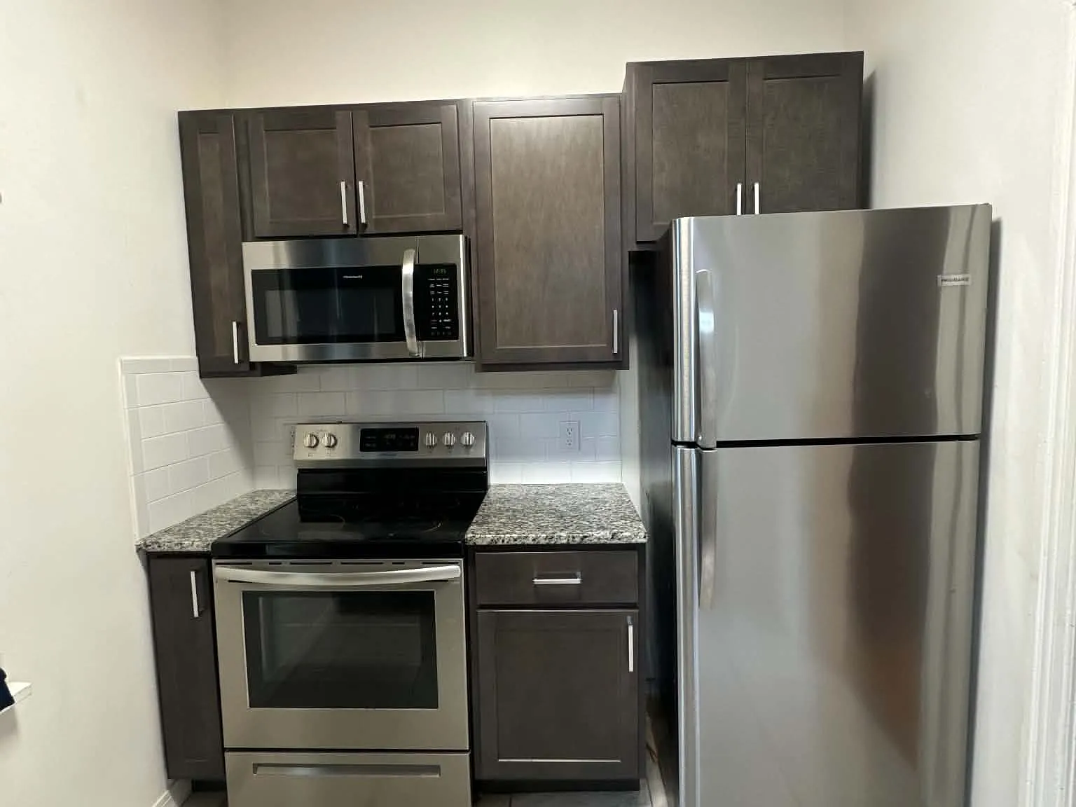 1 bed, 850 sqft, $1,350 — Photo 2
