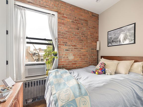 4th image of 236 E 5th St #D2a