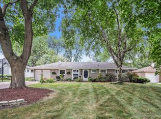 432 Turf Ln, Wheaton, IL 60187