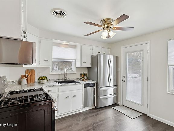 3rd image of 218 Tartline Dr