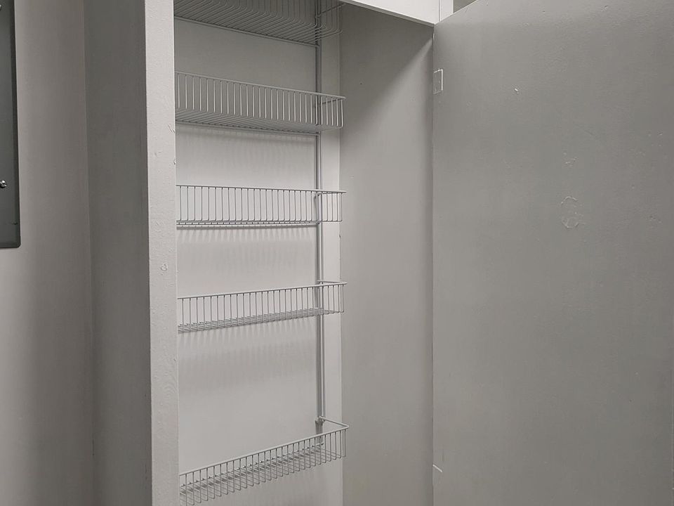 Pantry cabinet