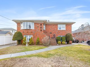 15744 97th St, Jamaica, NY 11414