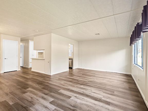 3rd image of 24 Hemlock Court