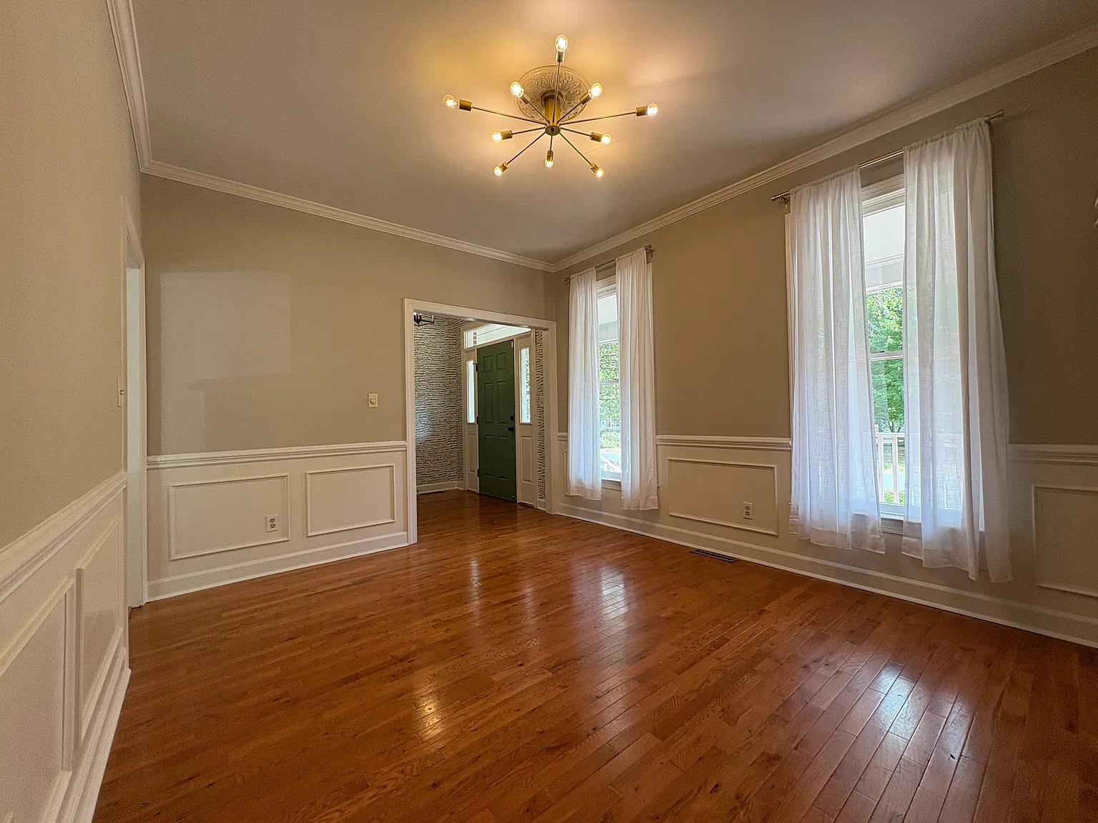 5 bed, 3.5 bath, 3398 sqft, $3,700 — Photo 2