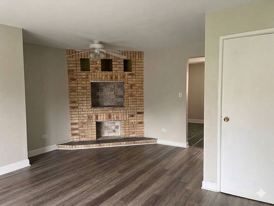 1st image of 9425 Bay Colony Dr