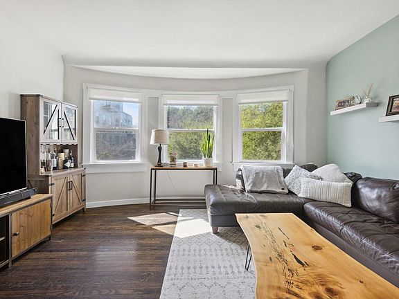 5th image of 77 7th Ave APT C