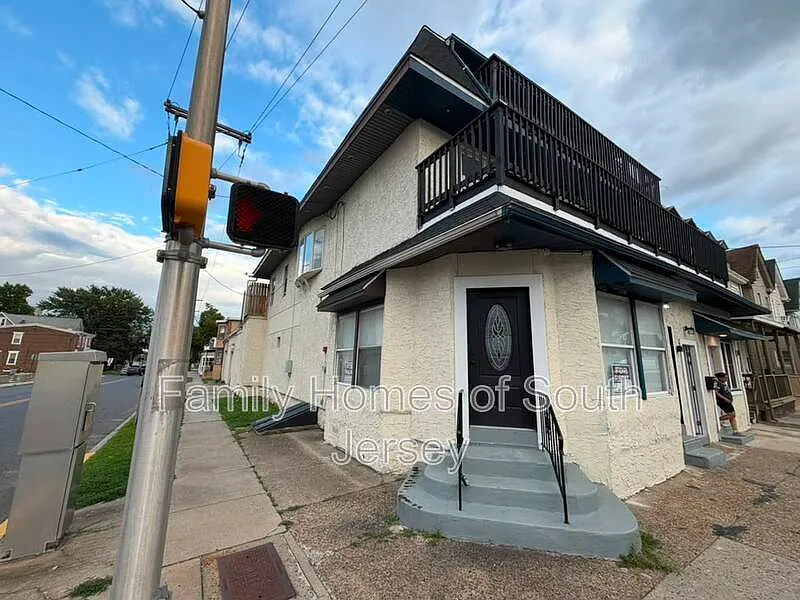 242 N Broadway #STOREFRONT