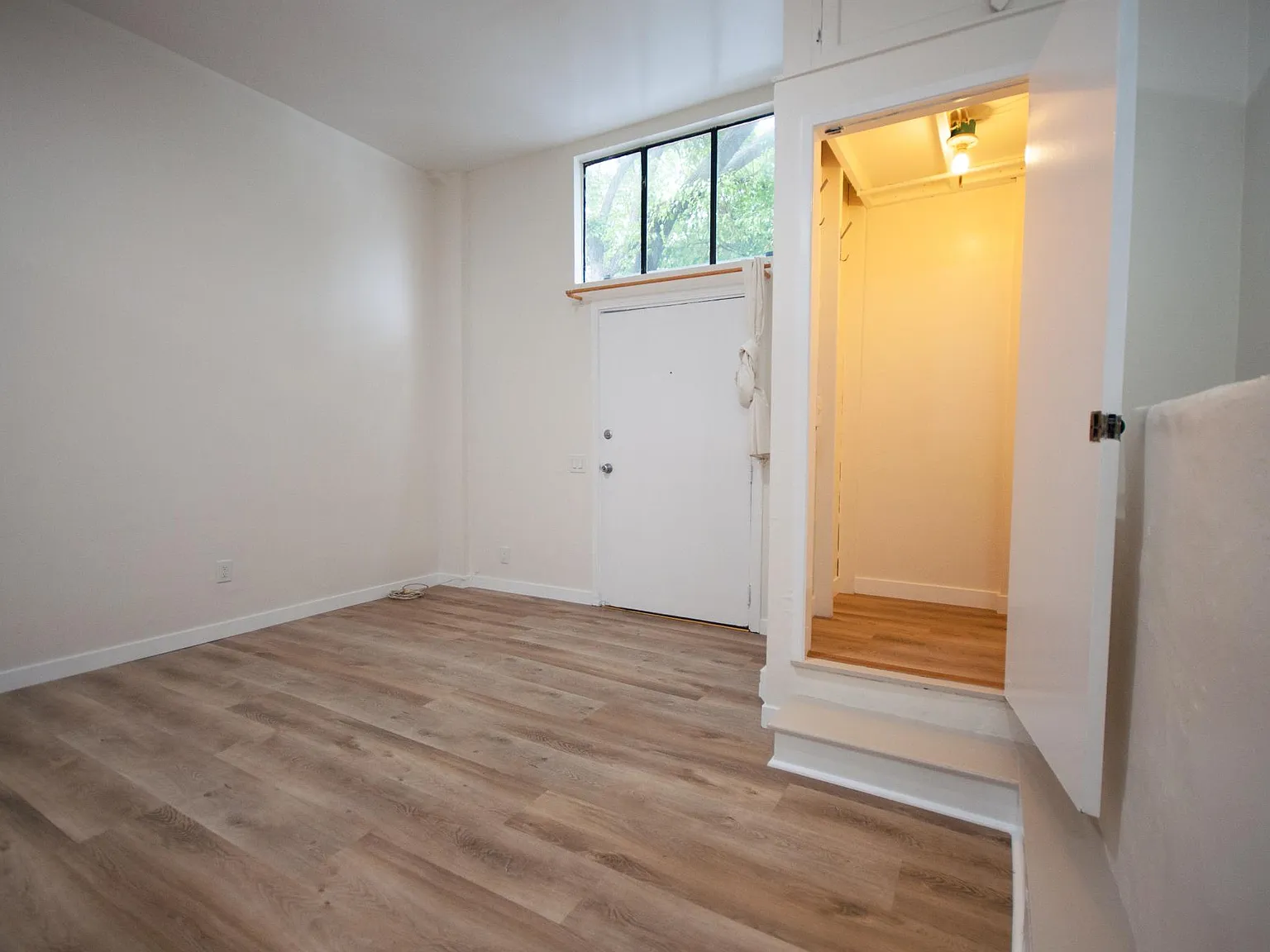 2219 Echo Park Ave — Photo 2