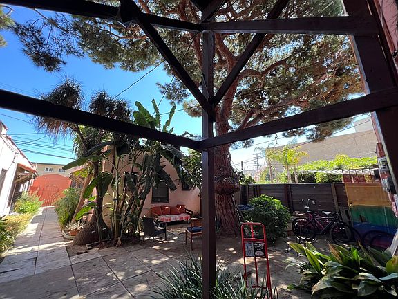 3rd image of 12218 Venice Blvd APT D