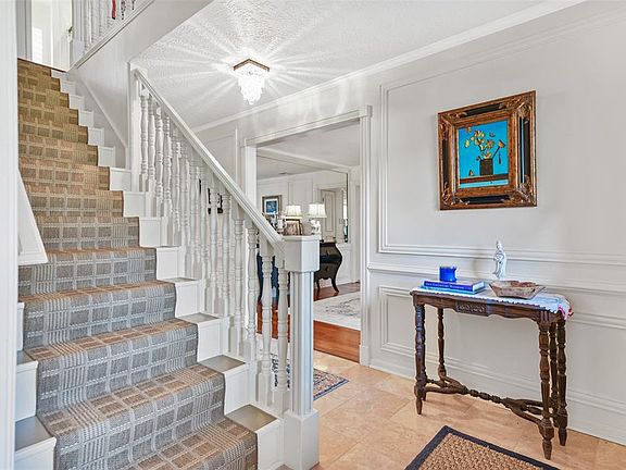 4th image of 2618 Riverlawn Dr
