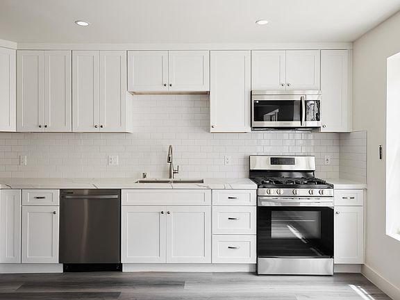 3rd image of 1151 Horn Ave #1