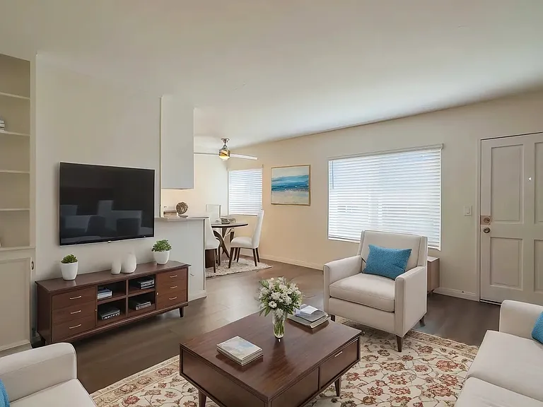 2625 Highland Ave — Photo 2