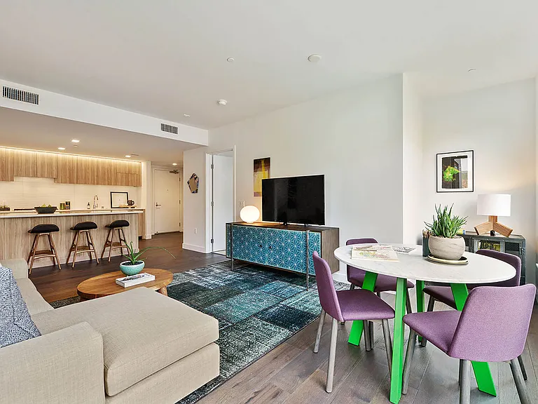 1300 22nd St #421 — Photo 3