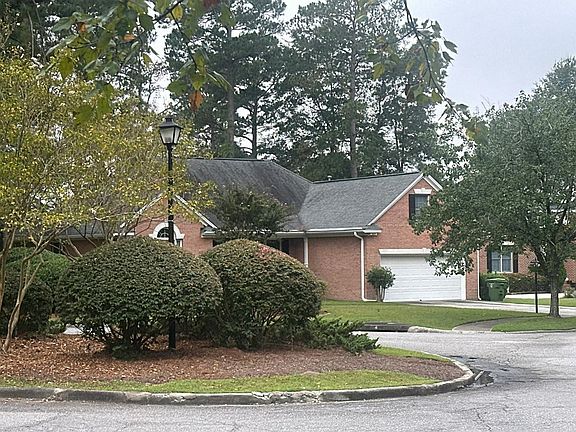 3rd image of 105 Markham Rd