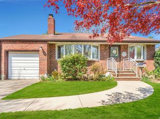 20 Laurie Blvd, Bethpage, NY 11714