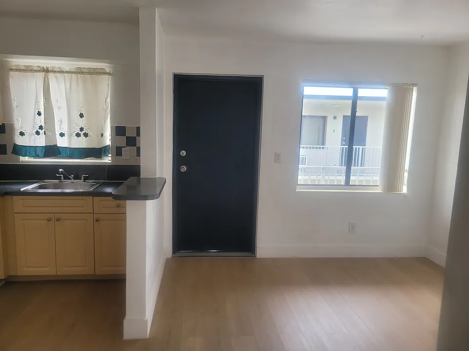 154 W 26th St #9