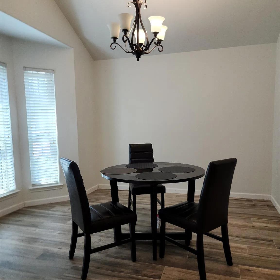 3 bed, 2.0 bath, 1689 sqft, $2,175 — Photo 4