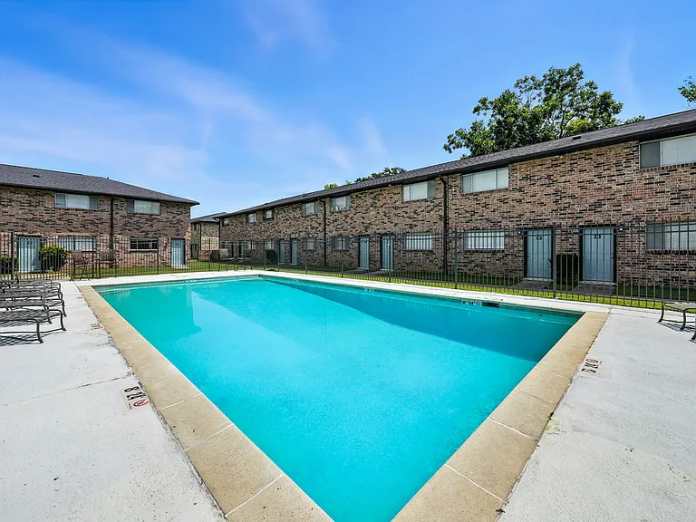 Goodwood Court at Mid-City — Photo 12
