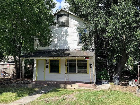 2nd image of 2460 Emile St