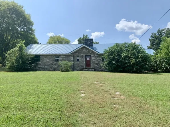 1606 Washington St W, Fayetteville, TN 37334