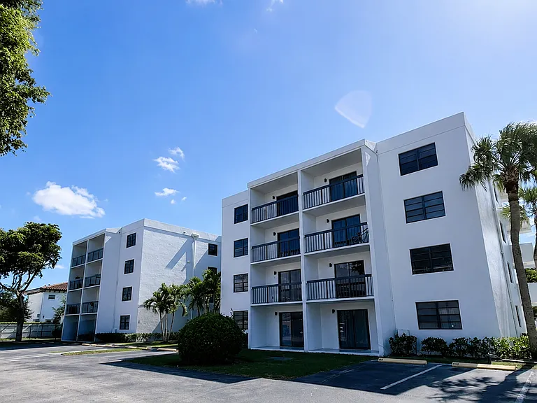 Pacifica Apartments — Photo 2