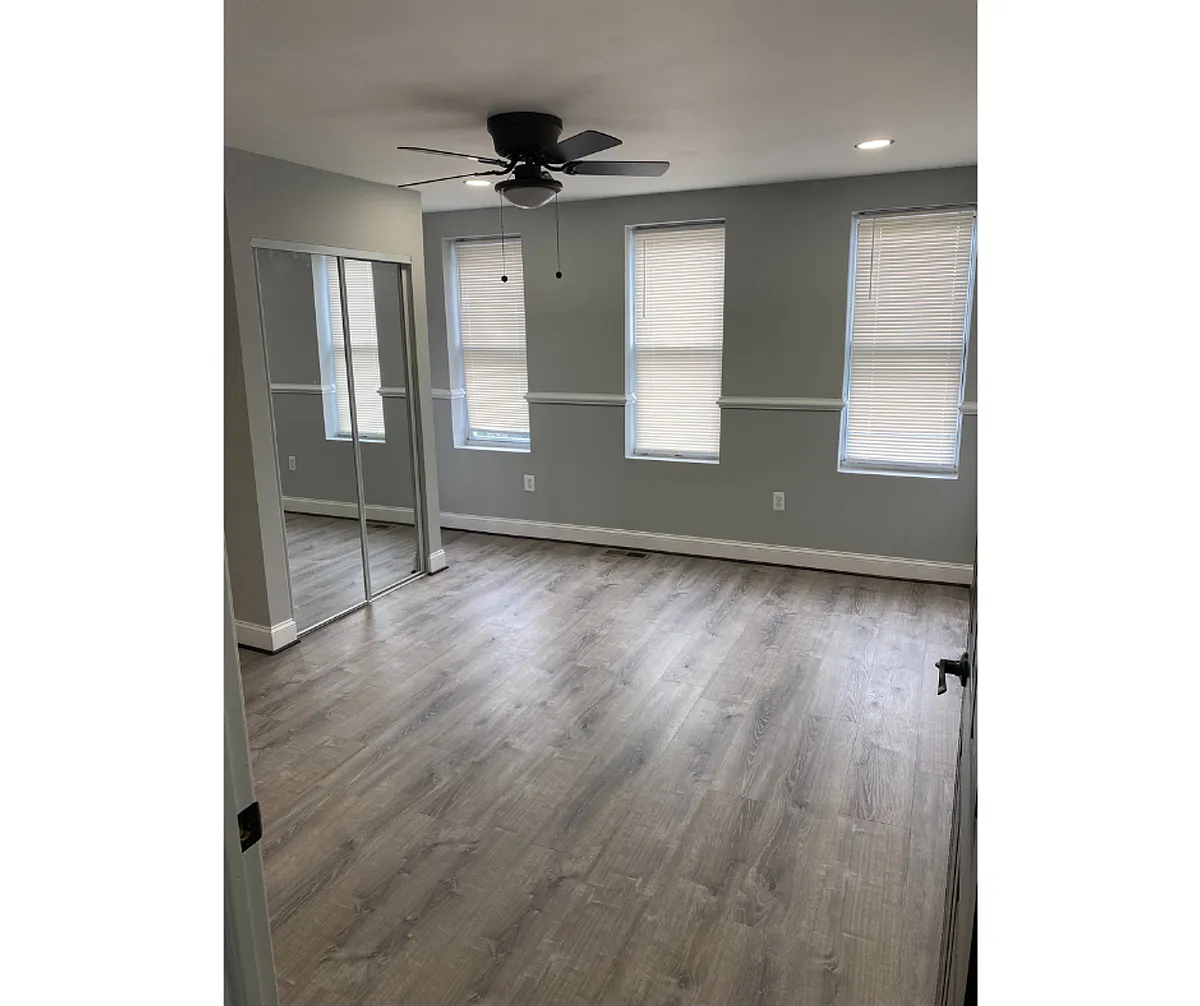 Building Photo - 210 N Mount St #BB-1450-2BA