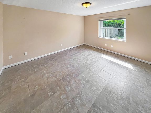 4th image of 2361 NE 21st Avenue
