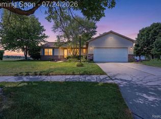 21700 Brookside South Dr, Macomb, MI 48044