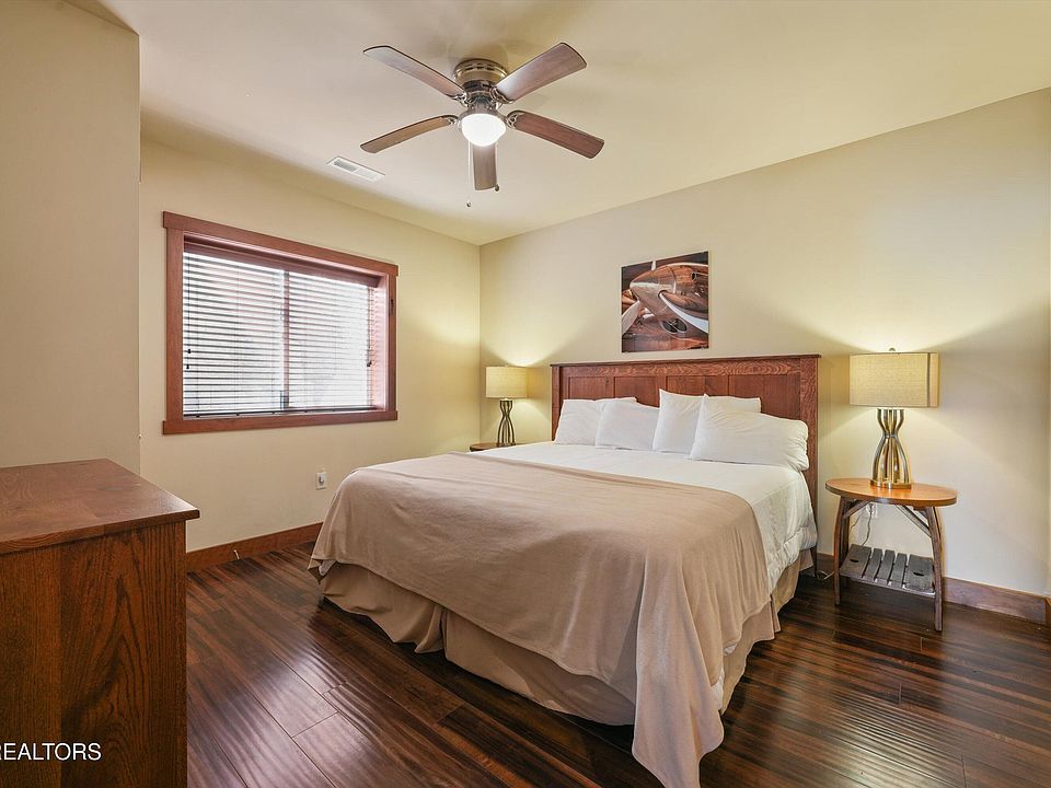 28th image of 430 Sugar Cove Way