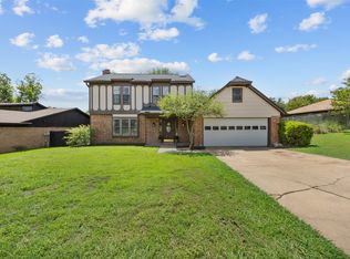 213 Covington Dr, Benbrook, TX 76126