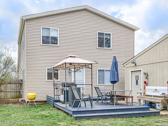5th image of 7095 Kessling St
