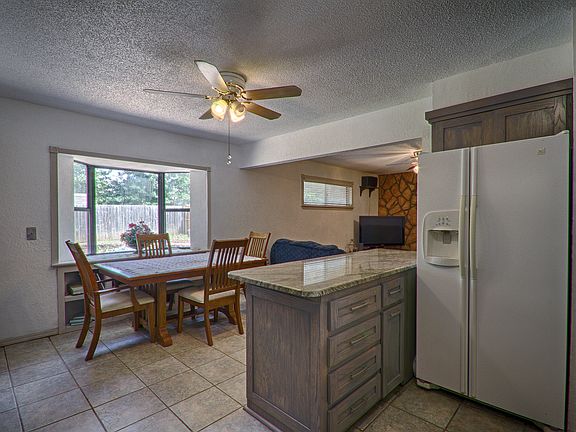 5th image of 725 Ranchoak Dr